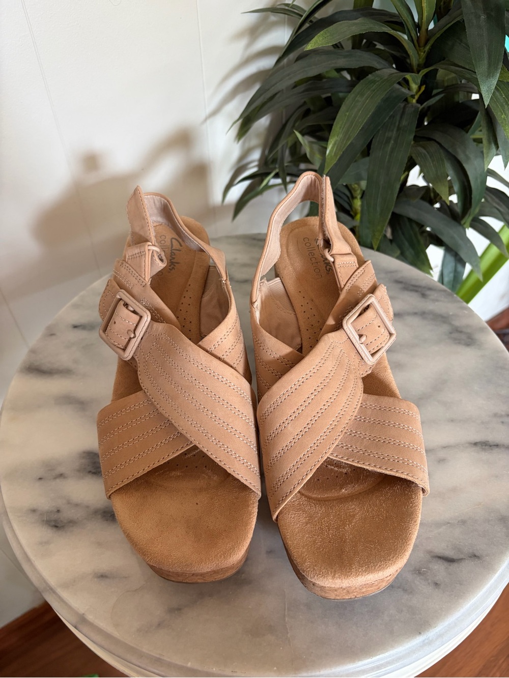 Clarks Nerissa Open Toe Wedge Platform Heel Shoes Womens size 9 Beige Leather - Picture 4 of 9